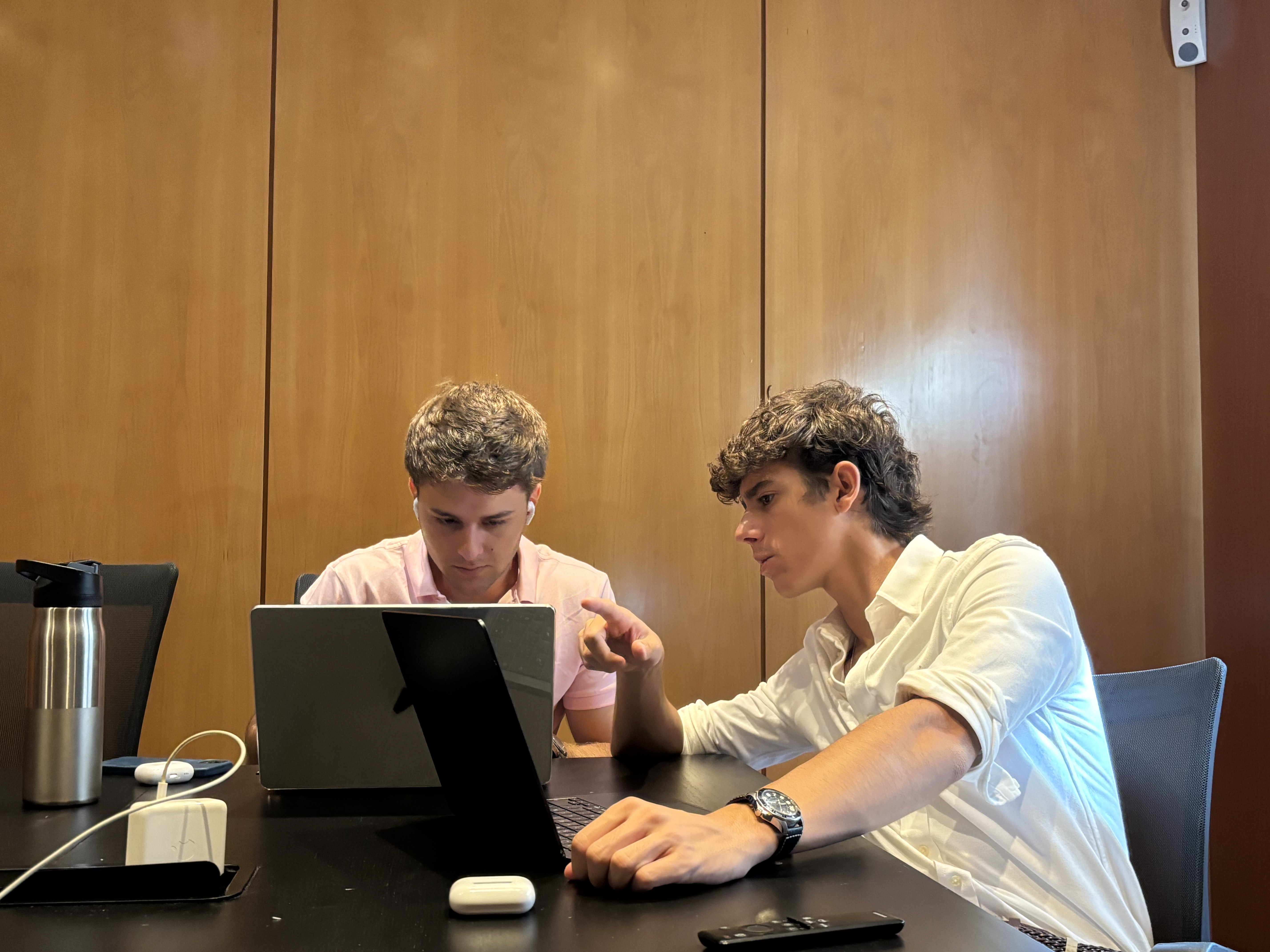 Equipo TheGoodWeb.es trabajando